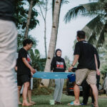 Sebuah tim event organizer yang sedang berdiskusi dan merancang konsep acara dengan penuh kreativitas